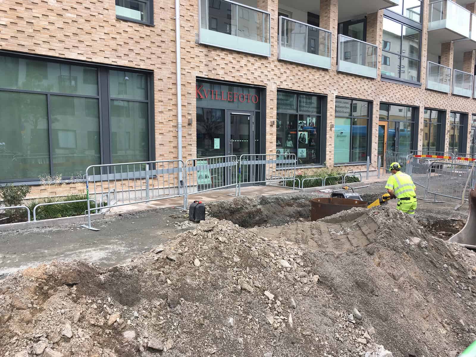 Uppgrävd trottoar i Kvillebäcken