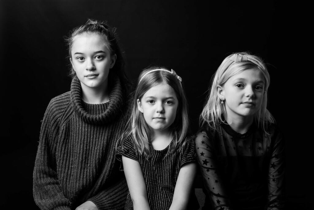 Syskonfotografering i studion på kvillefoto