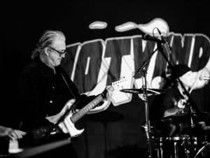 _Z6A5433 gitarist spelar
