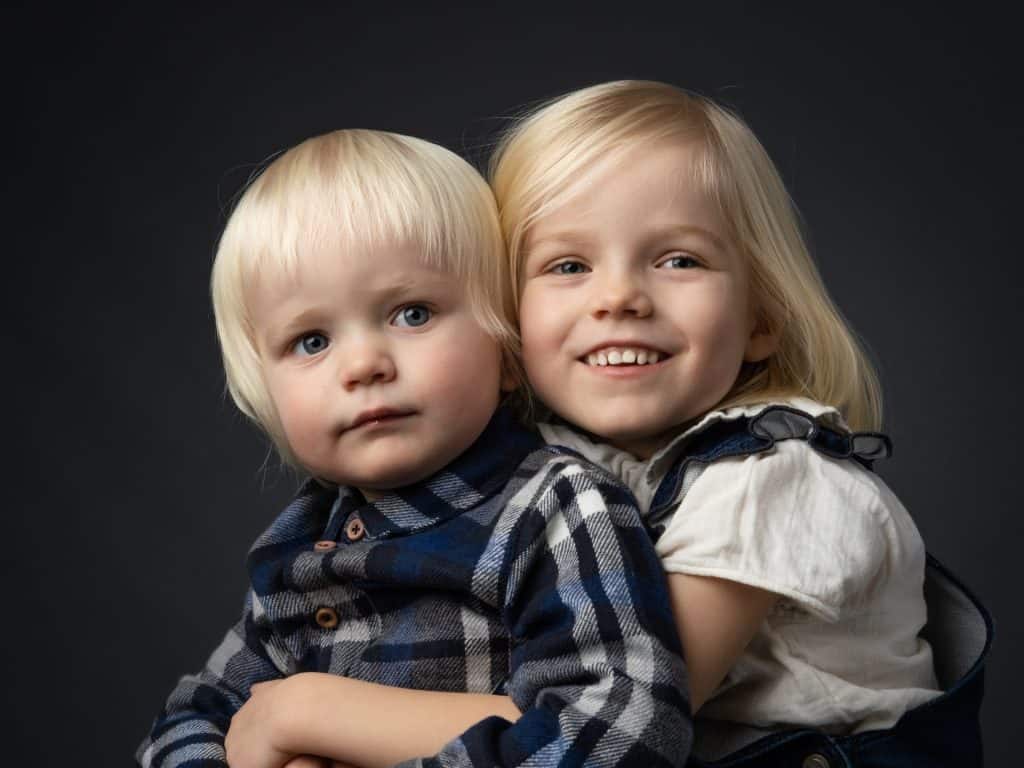 syskonfoto i studio
